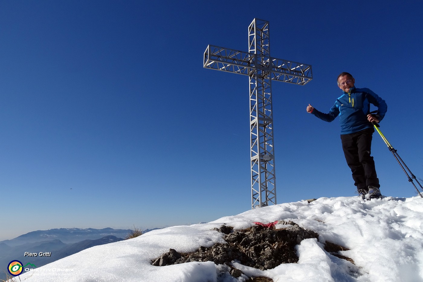 58 Alla croce di vetta del Monte Suchello (1541 m).JPG -                                